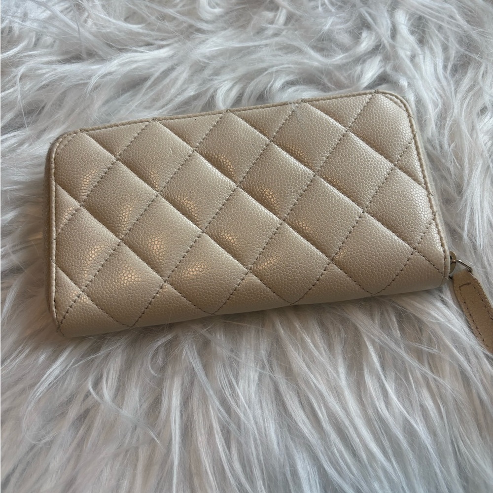 Chanel caviar quilted medium zip around wallet - Picture 3 of 8